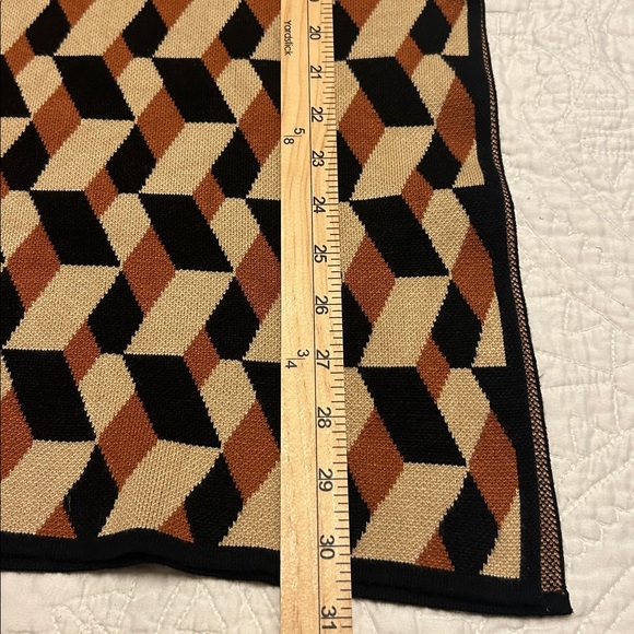 House of Harlow 1960 Black and Tan Geometric Top - Picture 9 of 11
